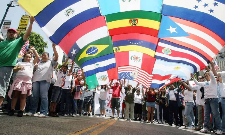 En este siglo, la población hispana creció un 56% en Estados Unidos. La gran mayoría son mexicanos. Los salvadoreños están en cuarto lugar.