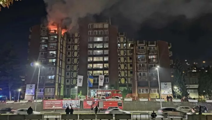 Bosnia: Incendio en asilo deja al menos 11 fallecidos y 30 heridos Al menos 11 personas murieron y unas 30 resultaron heridas tras un incendio registrado anoche en un hogar de ancianos en la localidad de Tuzla, al noreste de Bosnia, informaron las autoridades policiales.