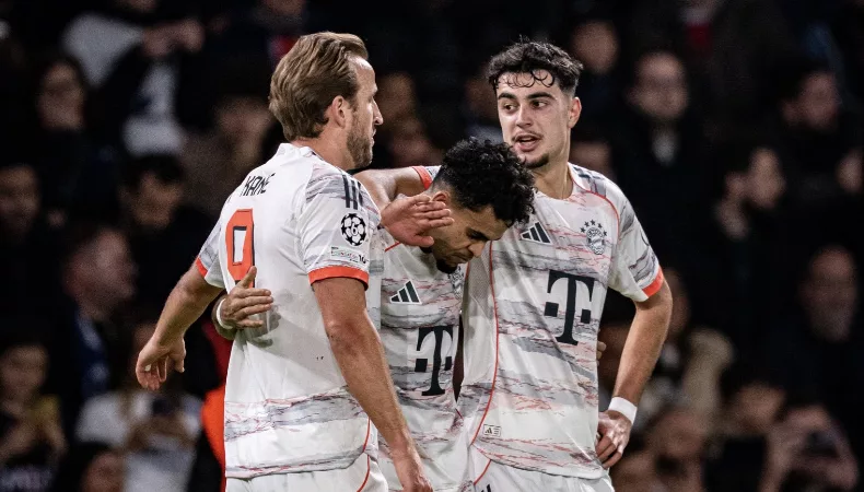 Bayern Múnich es el líder de la Fase de Liga. Mientras que, el Barcelona se ubica en zona de 