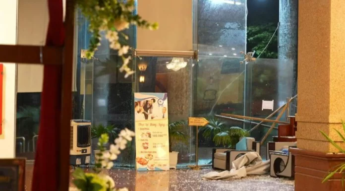 El tifón Kalmaegi impactó la costa central de Vietnam con vientos de hasta 150 km/h, tras causar más de 140 muertos y numerosos desaparecidos en Filipinas.