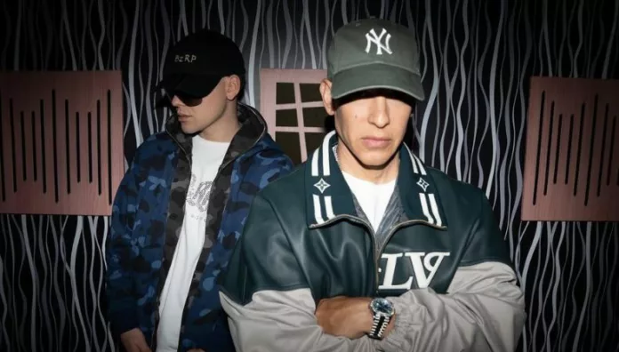 Bizarrap y Daddy Yankee lanzan “BZRP Music Session #066” El productor argentino unió fuerzas con el puertorriqueño para presentar una sesión fuera de serie. Con ritmo de reggaetón clásico y mensajes de fe, este estreno marca un nuevo capítulo en la carrera de Daddy Yankee.