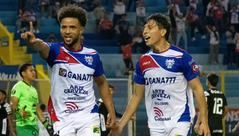 Luis Ángel Firpo sigue líder del torneo. Mientras que Club Deportivo FAS es segundo en la fecha 20 del Apertura 2025.