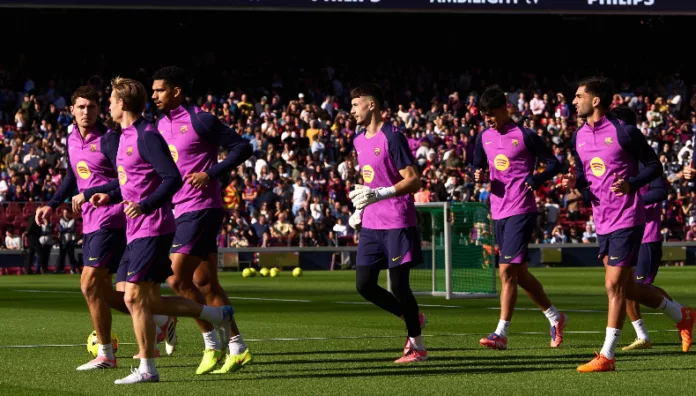 Barcelona regresa al Camp Nou en un entreno con 23.000 aficionados Barcelona realizó un entreno a puerta abierta en el Camp Nou en lo que significó la vuelta al recinto deportivo tras más de dos años.