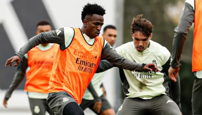 Real Madrid se enfrenta al Rayo Vallecano Real Madrid se enfrentará al Rayo Vallecano, por su parte el Barcelona visitará al Celta de Vigo en una nueva jornada del campeonato español.