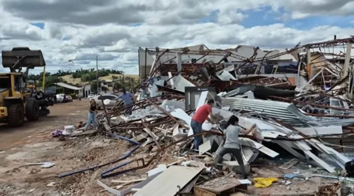 El tornado que devastó la ciudad de Río Bonito do Iguaçu, del estado de Paraná, Brasil, dejó seis muertos y más de 800 heridos.