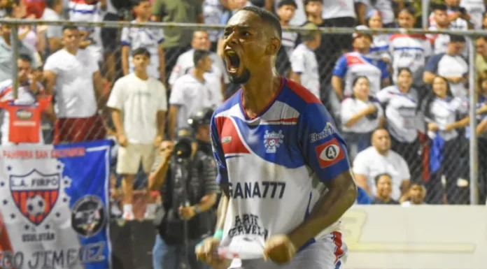 Luis Ángel Firpo es el líder del torneo. Mientras que Club Deportivo FAS es segundo en la fecha 21 del Apertura 2025.