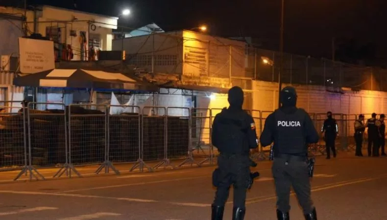 Un motín se registró en la cárcel de Machala en Ecuador. Más de 30 reos fueron asesinados y otros 40 resultaron lesionados.