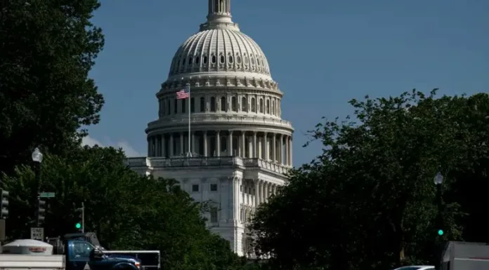 El Senado de EE. UU. aprobó el domingo un proyecto de ley para financiar al Gobierno hasta el 30 de enero de 2026.