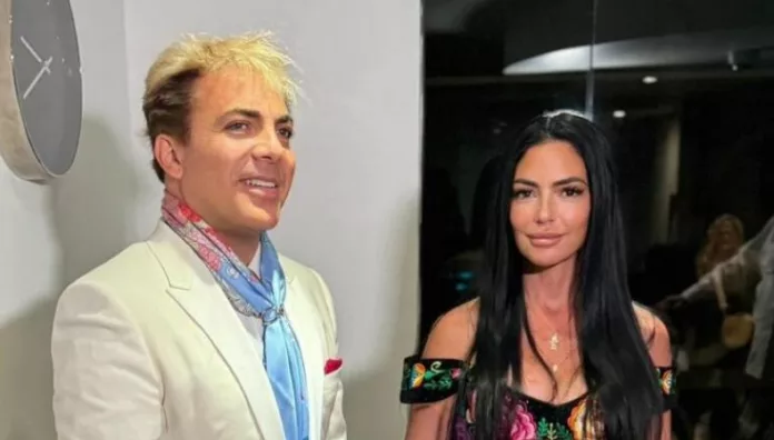 ¡Se acabó el amor! Mariela Sánchez deja a Cristian Castro tras video comprometedor A solo una semana de anunciar su compromiso, el cantante mexicano fue captado caminando con otra mujer en Mendoza, Argentina.