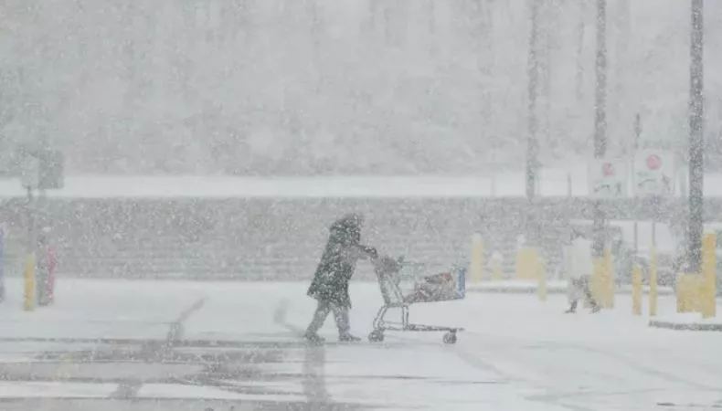 El noreste de Estados Unidos se encuentra bajo una advertencia climática debido a una intensa ola de frío que ha obligado a posponer viajes.
