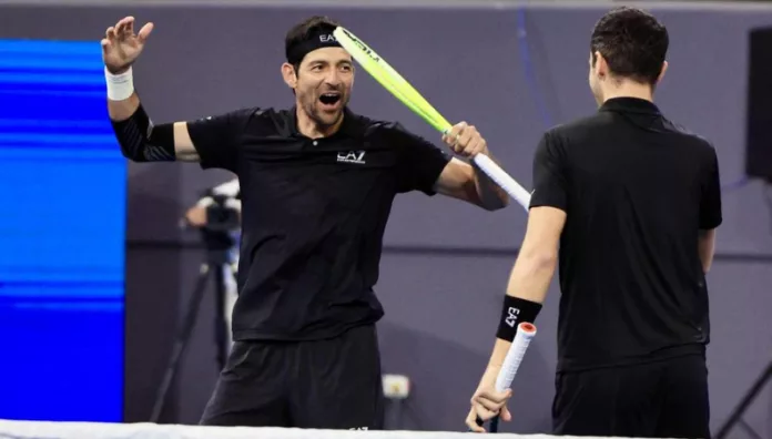 Marcelo Arévalo se mantiene con opciones de clasificar en ATP Finals Marcelo Arévalo y Mate Pavic lograron una importante victoria en la segunda jornada de la fase de grupos del ATP Finals.