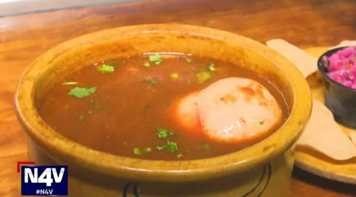 En el país  se elabora una sopa tradicional con criadillas de toro, considerada por muchos como un platillo que devuelve la fuerza y el ánimo.