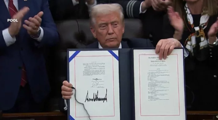 Trump firmó un acuerdo que puso fin al cierre de Gobierno más largo en la historia del país, tras 43 días de parálisis por disputas entre republicanos y demócratas.