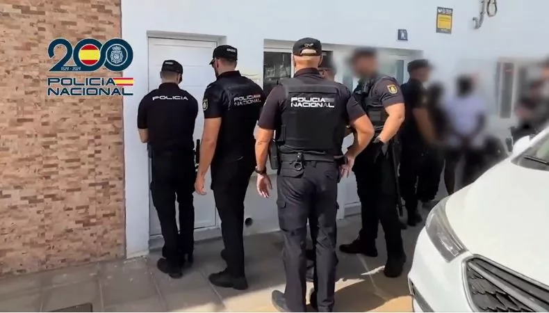 La Policía Nacional de España desarticuló una red internacional que traficaba menores desde Canarias hacia Francia. Hay 11 detenidos, cuatro de ellos en prisión provisional por varios delitos graves.