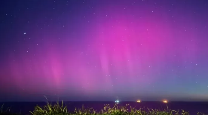 Deslumbrantes auroras australes iluminaron el cielo del sureste de Australia, tras una alerta por tormenta geomagnética emitida por la Oficina de Meteorología.