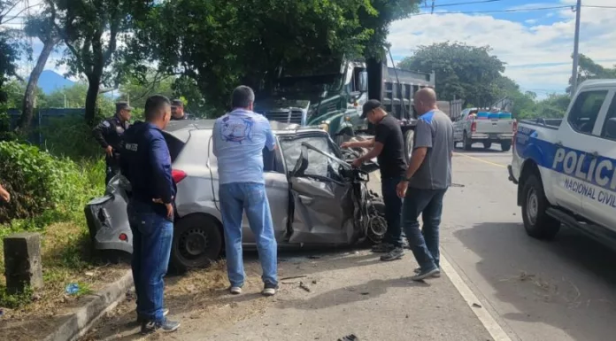 Una mujer falleció y varias personas resultaron lesionadas en distintos accidentes de tránsito registrados este jueves.