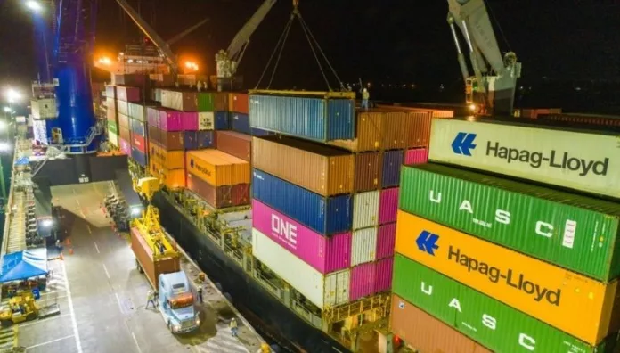 El Salvador y Estados Unidos preparan acuerdo para eliminar barreras comerciales El Salvador y Estados Unidos avanzan hacia un Acuerdo de Comercio Recíproco que fortalece sus relaciones económicas.