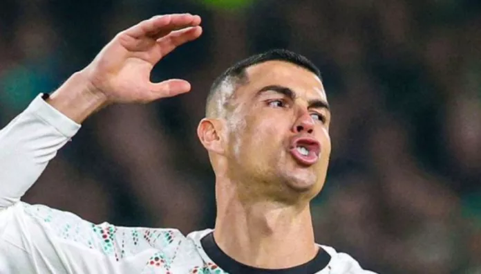 Cristiano Ronaldo expulsado ante Irlanda se perdería el inicio del Mundial 2026 Cristiano Ronaldo fue expulsado con roja directa en el encuentro ante Irlanda y se podría perder el inicio del Mundial 2026.