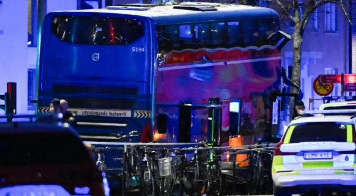 Autoridades reportan varios muertos y heridos en un atropello masivo registrado en Estocolmo, Suecia. El conductor fue arrestado.