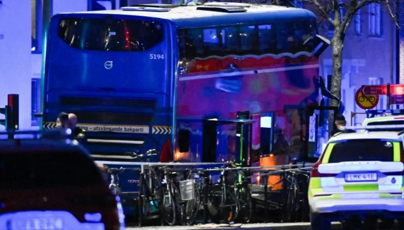 Autoridades reportan varios muertos y heridos en un atropello masivo registrado en Estocolmo, Suecia. El conductor fue arrestado.