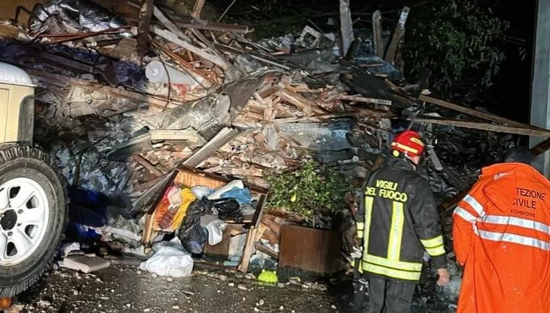 Los bomberos informaron que las intensas lluvias en el noreste de Italia dejaron un fallecido y continúan con las labores de búsqueda.