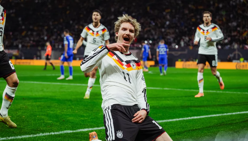 Las selecciones de Alemania y Países Bajos golearon a Eslovaquia y Lituania para sellar su clasificación al Mundial 2026.