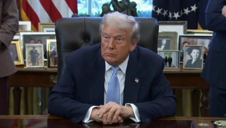 El presidente Trump dijo que mantiene abiertas todas las opciones con Venezuela y no descarta hablar con Maduro.