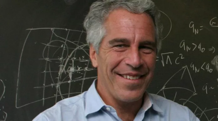 Con esa votación, se instruye al Departamento de Justicia a divulgar los documentos relacionados a la investigación del caso Jeffrey Epstein.