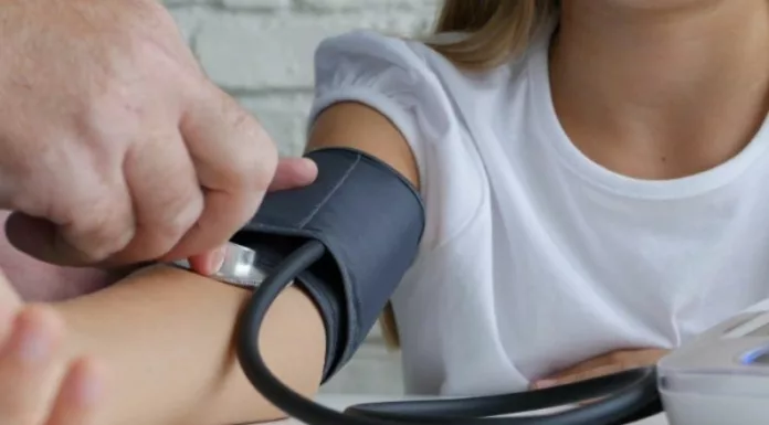 La hipertensión infantil suele ser silenciosa y puede generar daños progresivos en órganos y tejidos si no se trata a tiempo.