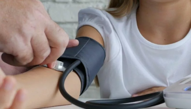 La hipertensión infantil suele ser silenciosa y puede generar daños progresivos en órganos y tejidos si no se trata a tiempo.