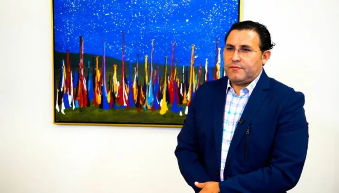 Pintor salvadoreño lleva su arte hasta la Bienal de Venecia Las obras del pintor salvadoreño Óscar Molina estarán expuestas en la Sexagésima Primera Exposición Internacional de Arte de la Bienal de Venecia.