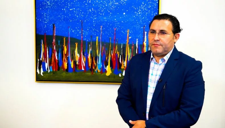 Pintor salvadoreño lleva su arte hasta la Bienal de Venecia Las obras del pintor salvadoreño Óscar Molina estarán expuestas en la Sexagésima Primera Exposición Internacional de Arte de la Bienal de Venecia.