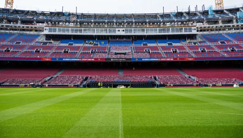 Barcelona regresa al Camp Nou para enfrentar al Athletic de Bilbao El Barcelona regresa dos años y medio después al Camp Nou al enfrentarse al Athletic Club de Bilbao en el campeonato español.