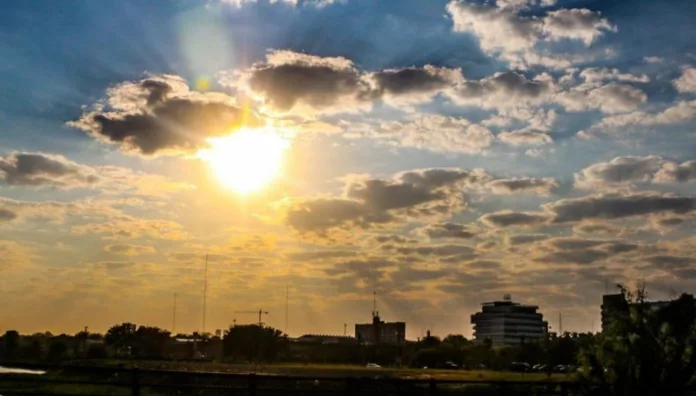 Pronostican un fin de semana caluroso con pocas probabilidades de lluvias El Ministerio de Medio Ambiente anticipa un fin de semana caluroso, con baja probabilidad de lluvias y tormentas.