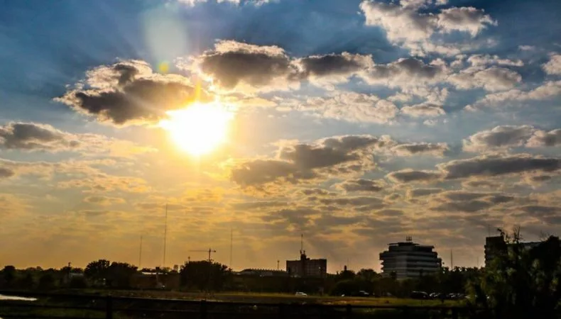 El Ministerio de Medio Ambiente anticipa un fin de semana caluroso, con baja probabilidad de lluvias y tormentas.