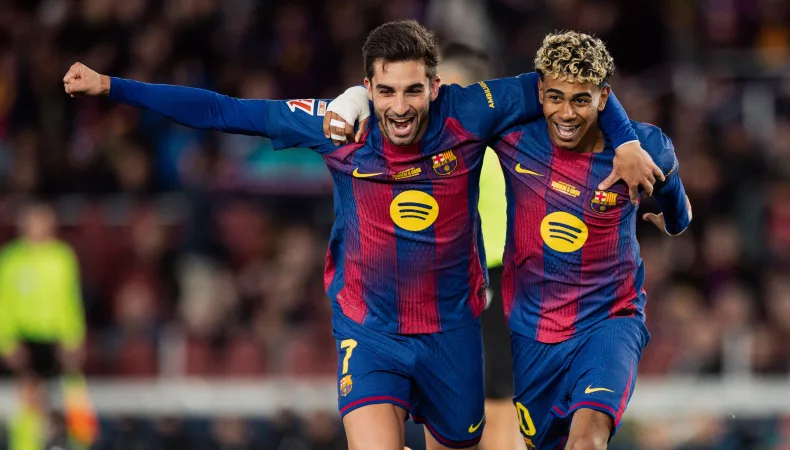 El Barcelona goleó al Athletic Club de Bilbao en su regreso al Camp Nou y es líder provisional del campeonato español.