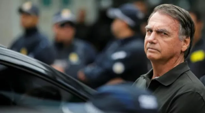 La policía de Brasil detuvo este sábado al expresidente Bolsonaro por riesgo de fuga tras meses de arresto domiciliario.