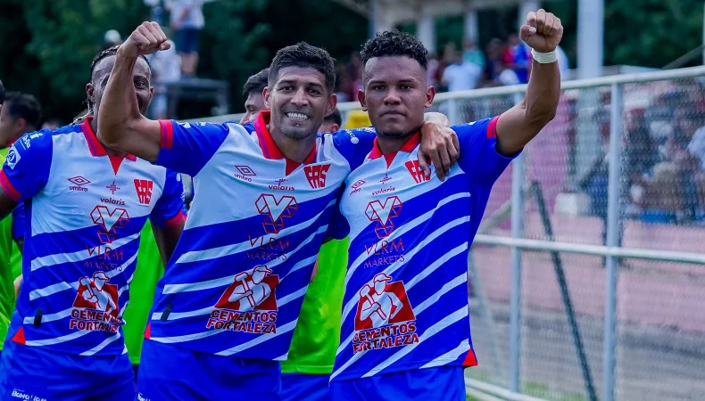 Este domingo se disputaron los encuentros de ida de los cuartos de final del Torneo Apertura 2025 de la Primera División.