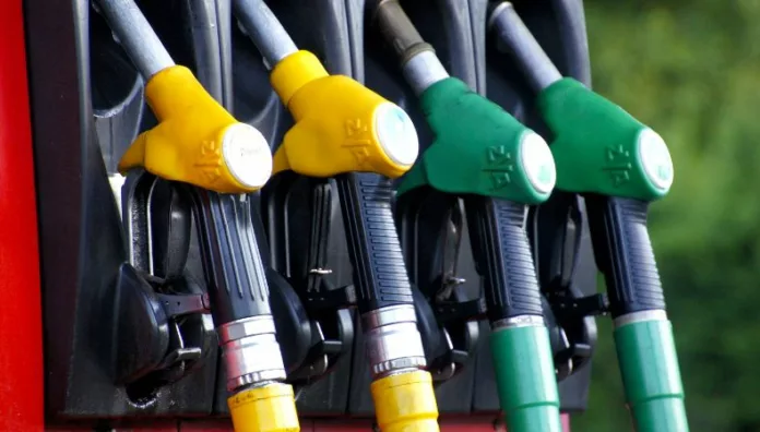 Precios de los combustibles aumentarán $0.05 desde mañana La Dirección General de Energía, Hidrocarburos y Minas publicó los respectivos precios de los combustibles vigentes a partir de mañana.