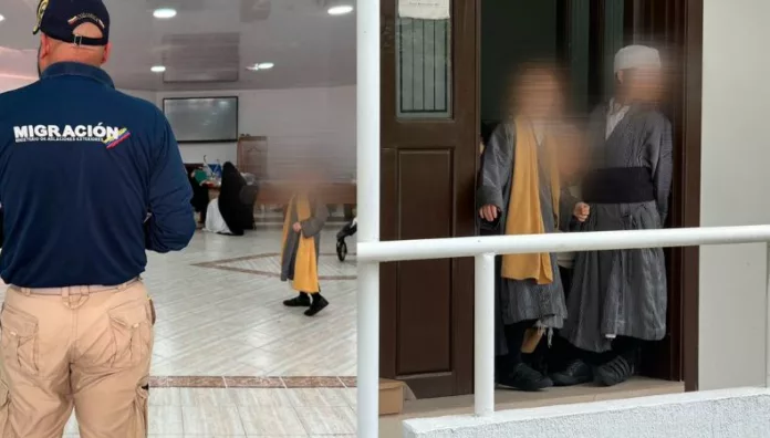 Rescatan a 17 menores de una secta en Colombia Al menos 17 menores que permanecían bajo el control de la secta judía ultraortodoxa Lev Tahor, fueron rescatados en Colombia.