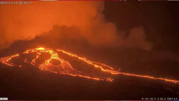 Volcán Kilauea de Hawái registra una nueva erupción El volcán Kilauea reanudó su actividad eruptiva en Hawái, produciendo nuevos flujos de lava y elevando columnas de ceniza sobre la región.