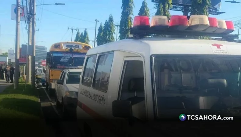 Un hombre murió esta mañana al ser atropellado por un autobús de la ruta 34 en el bulevar Santa Elena, distrito de Antiguo Cuscatlán, La Libertad Este.