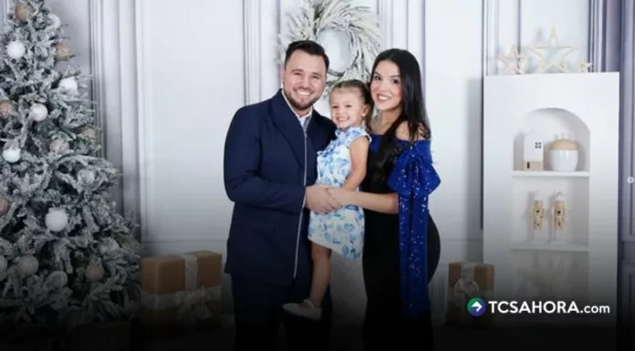Mario Sibrián y Mishelle Murga compartieron una fotografía navideña junto a su hija Mishelita y dejaron un mensaje para todos sus seguidores.