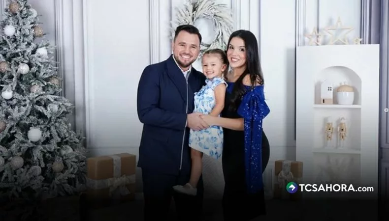 Mario Sibrián y Mishelle Murga compartieron una fotografía navideña junto a su hija Mishelita y dejaron un mensaje para todos sus seguidores.