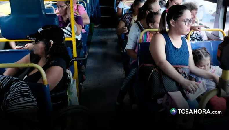 Los espacios públicos, como el transporte colectivo o la calle, son los lugares donde las mujeres enfrentan más situaciones de acoso sexual.