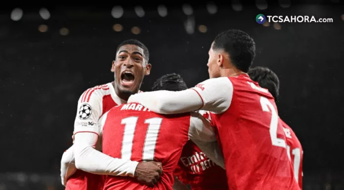 Arsenal es el líder de la Fase de Liga. Mientras que, el Barcelona se ubica en zona de 