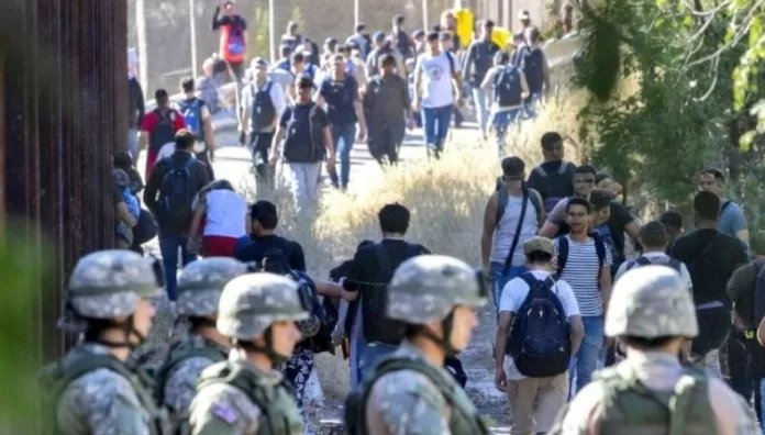 Perú declara estado de emergencia en la frontera con Chile La decisión de Perú es en respuesta al incremento de inmigrantes y a los problemas en el control migratorio en la frontera con Chile.