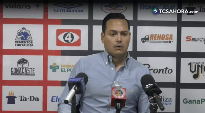 El técnico de Club Deportivo FAS, Cristian Flores, asumió la culpa tras la eliminación en tanda de penales ante Cacahuatique.