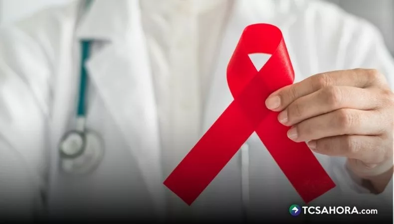 Según los especialistas, el VIH puede pasar desapercibido en sus etapas iniciales, por lo que recomiendan realizarse la prueba periódicamente.