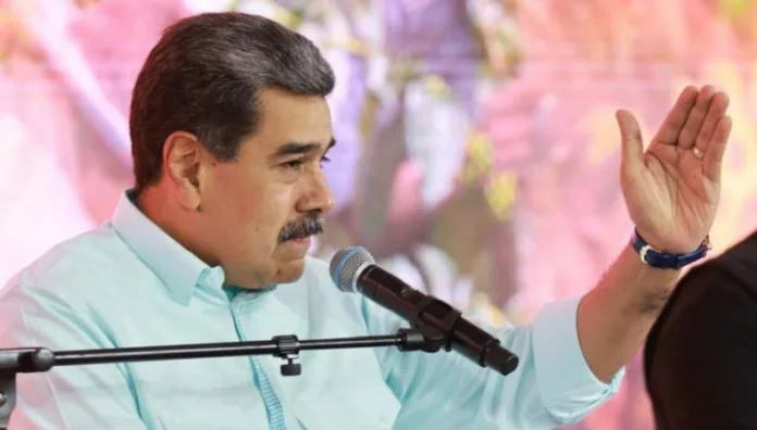 Venezuela autoriza vuelos de deportación de migrantes desde EE. UU. Venezuela volvió a autorizar los vuelos de deportación desde EE. UU., tras suspenderlos por la advertencia de Trump sobre un “cierre total” del espacio aéreo.